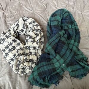 Old Navy Black and Green Scarves Set